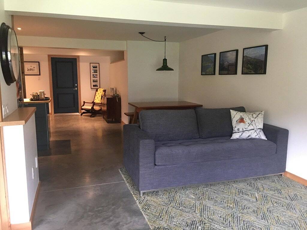 Schöne Lakefront Suite Minuten von der Stadt entfernt! in Whitewater Ski Resort