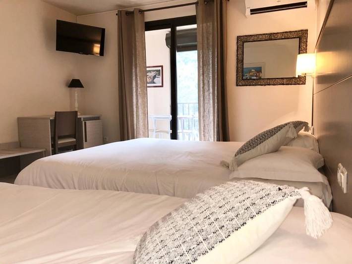 Hôtel pour 3 personnes, avec piscine ainsi que jardin et vue, animaux acceptés dans Port De Porto Ota - 4