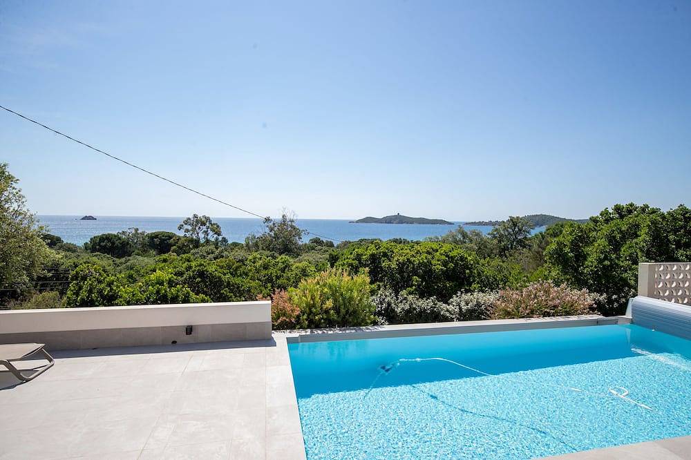 Villa Rosalinda, 120m2250m from Pinarello beaches in Sainte-Lucie de Porto-Vecchio, Zonza