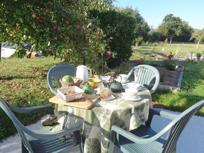 Location de vacances pour 2 personnes, avec terrasse ainsi que vue et jardin dans Mesnil-Roc'h - 3