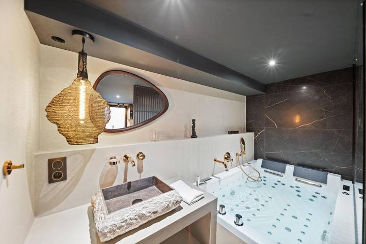 Location de vacances pour 2 personnes, avec terrasse et jacuzzi dans Gare de Dijon-Ville - 2