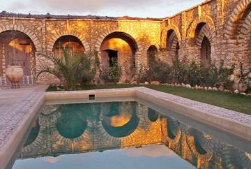 Chambre d’hôte pour 2 personnes, avec piscine ainsi que vue et jardin, adapté aux familles dans Ghazoua