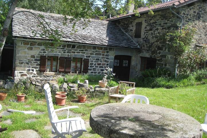 Gîte pour 3 personnes, avec jacuzzi et jardin, animaux acceptés en Auvergne