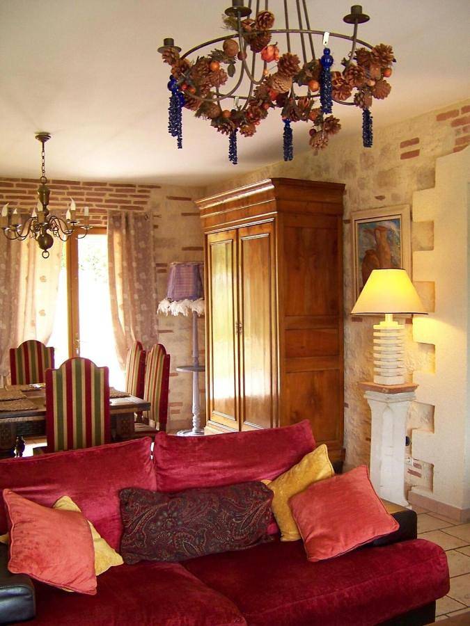 Location de vacances pour 7 personnes, avec terrasse et vue à Sainte-Colombe-en-Bruilhois