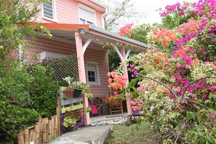 Gîte pour 6 personnes, avec jardin et vue, animaux acceptés dans Cap Chevalier