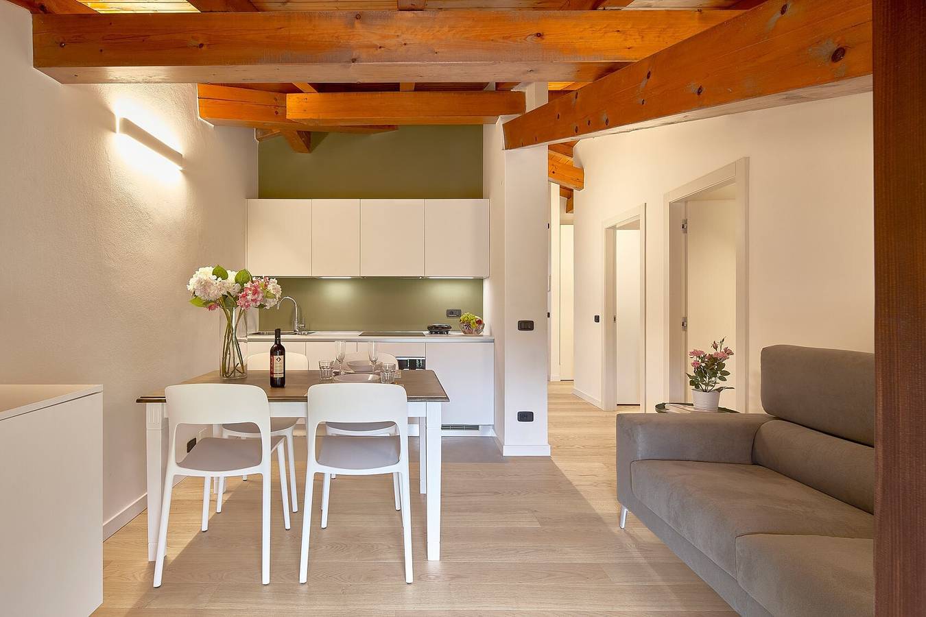 Appartamento intero, Elegante appartamento "Salvia" all'ultimo piano con vista sulle montagne e balcone in Ceole, Riva del Garda