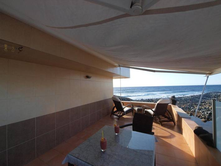 Vacation Home 'Sunrise Directly by the Sea' with Sea View, Private Terrace and Wi-Fi in Playa del Río (Granadilla de Abona), Arico