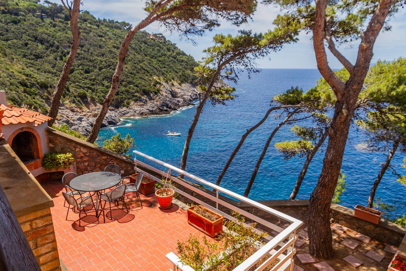 Villa Esclusiva a Cala Piccola: Vista Panoramica e Accesso Privato al Mare in Cala Piccola, Monte Argentario