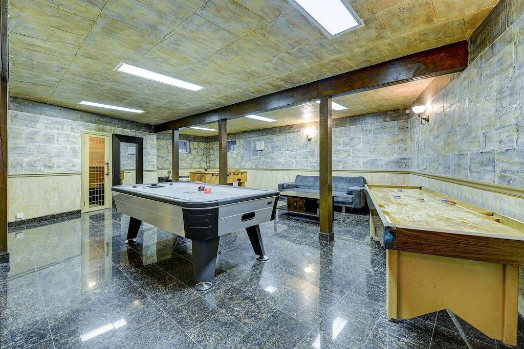 Erstaunliches Pocono Chalet! 4Bd 3Ba Private Pool / Sauna / Firepit in Lake Wallenpaupack