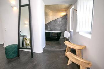 Villa With Pool for 2 People in Finikia, Santorini, Photo 4