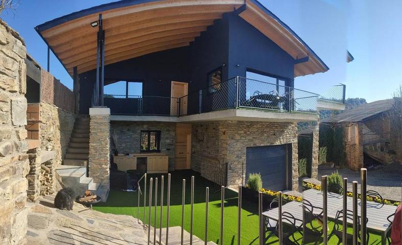 Casa rural para 8 personas, con piscina además de jardín y vistas en Alto Urgel