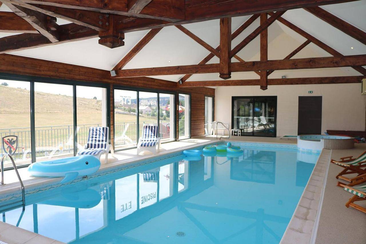 Quadruple Room with Bath in Châteauneuf-de-Randon, Région de Mende