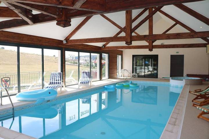 Hôtel pour 4 personnes, avec Terrasse ainsi que Jardin et Piscine