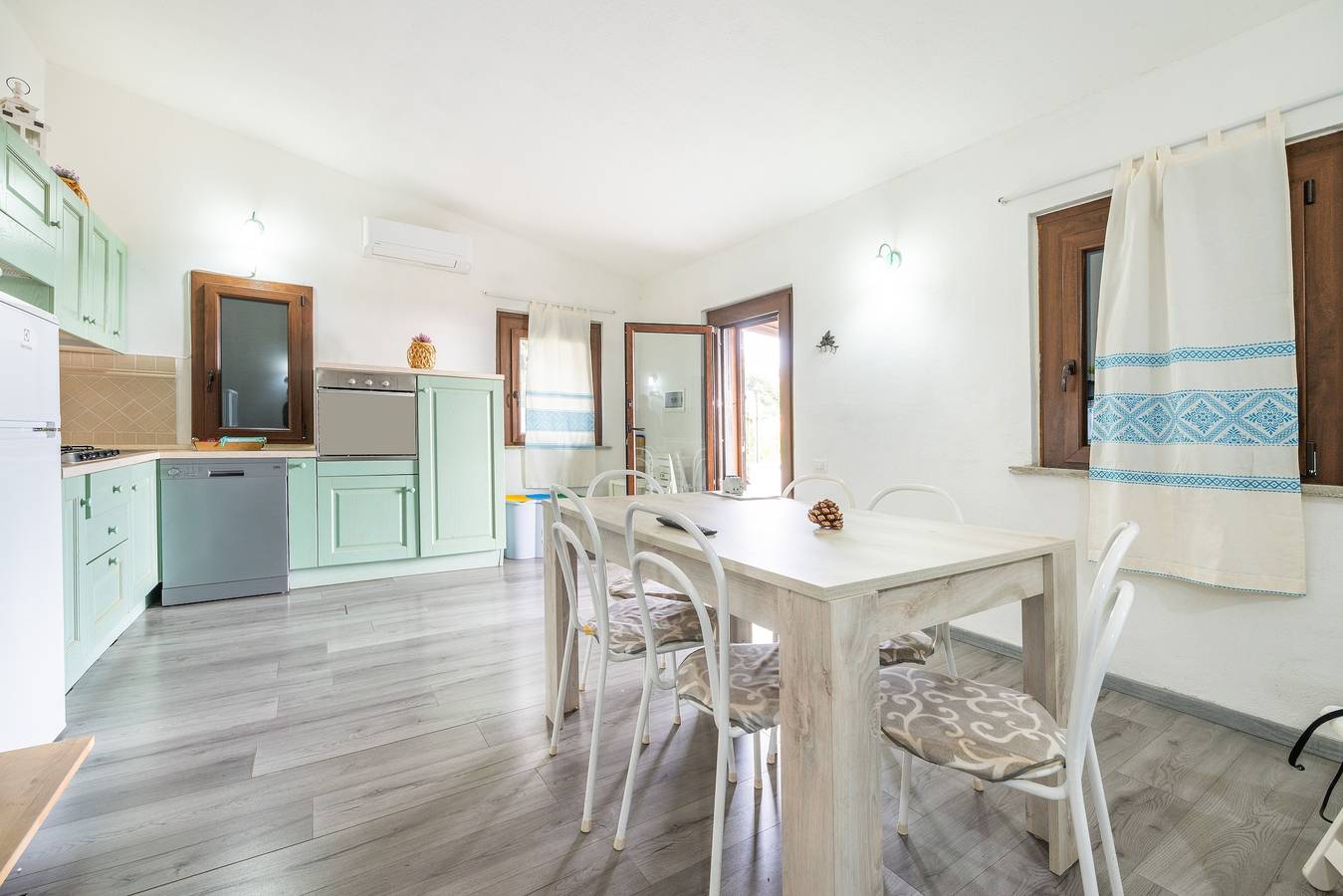 Ferienhaus 'Anastasia' mit Meerblick, Wi-Fi und Klimaanlage in Costa Rei, Muravera