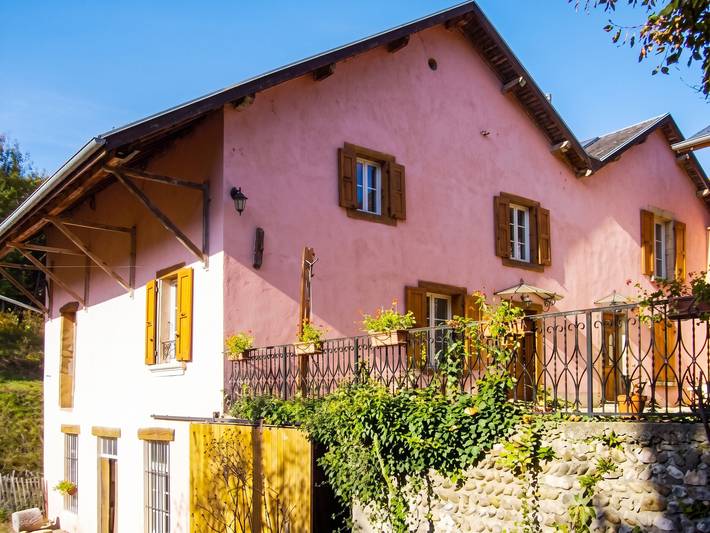 Charmantes Haus in Chirens mit umzäuntem Garten in Chirens, Isère