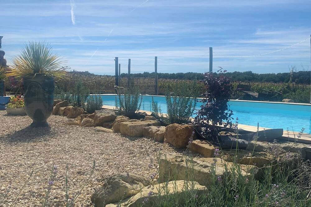 5 Mins from Les Thermes a Jonzac and Les Antilles! House, Gym  swimming pool in Ozillac, Région de Jonzac