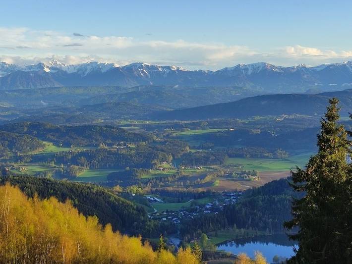 Sonniges Berghaus, ruhige Lage, phantastischer Weitblick in Mittelkärnten