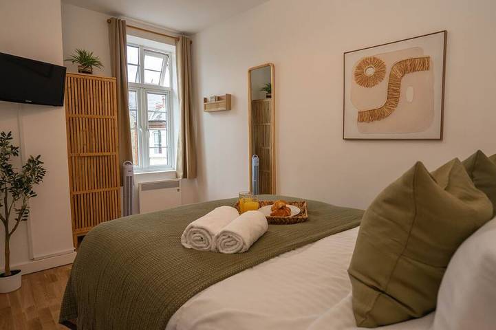 Entire apartment, Enjoy a \"boho Style\" Serviced Apartment Located in the Heart of Cambridge! in Cambridge, Cambridgeshire