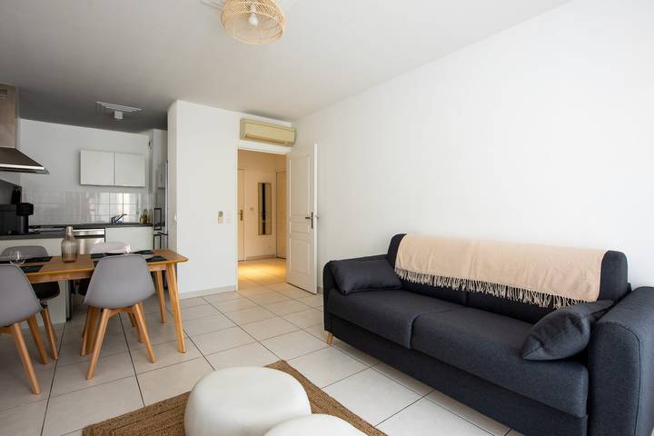 Gîte pour 4 personnes, avec terrasse, adapté aux familles dans Plage de Juan-les-Pins - 4