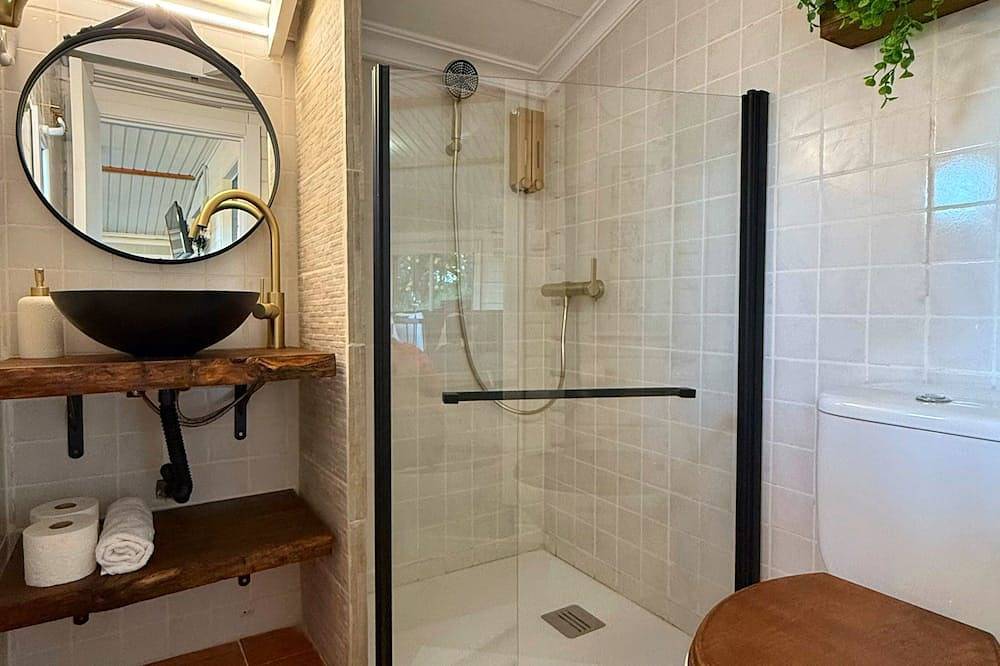 Charming mini house in Seville with jacuzzi in Las Pajanosas, Guillena