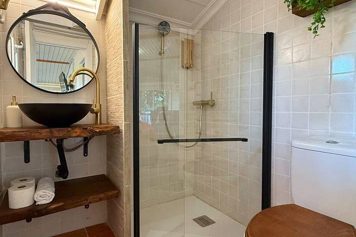 Charming mini house in Seville with jacuzzi in Las Pajanosas, Guillena