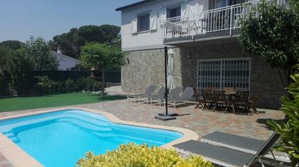 Cheap Villa for 8 People in Aiguaviva Parc, Lloret de Mar, Photo 1