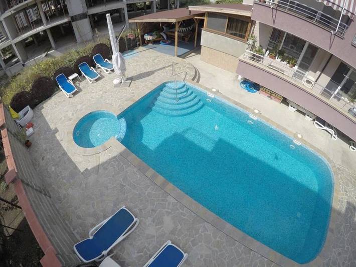 Apartament wakacyjny dla 4 osób, z Balkon i Taras oraz Basen i Widok w Burgas