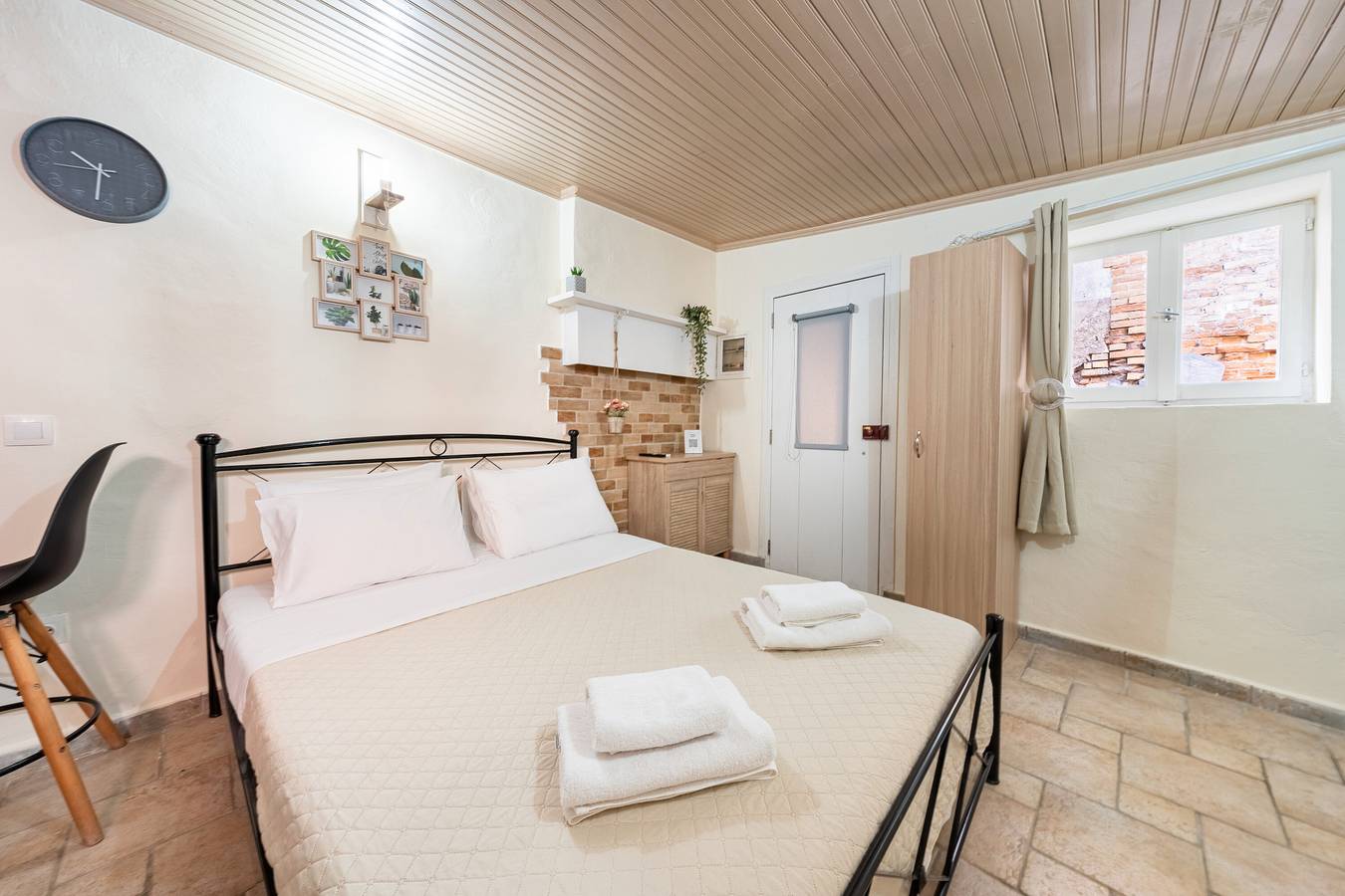 Ganzes Studio, Einzimmerapartment 'Purity' mit gemeinsamer Terrasse, Wi-Fi und Klimaanlage in Korfu (Stadt), Korfu