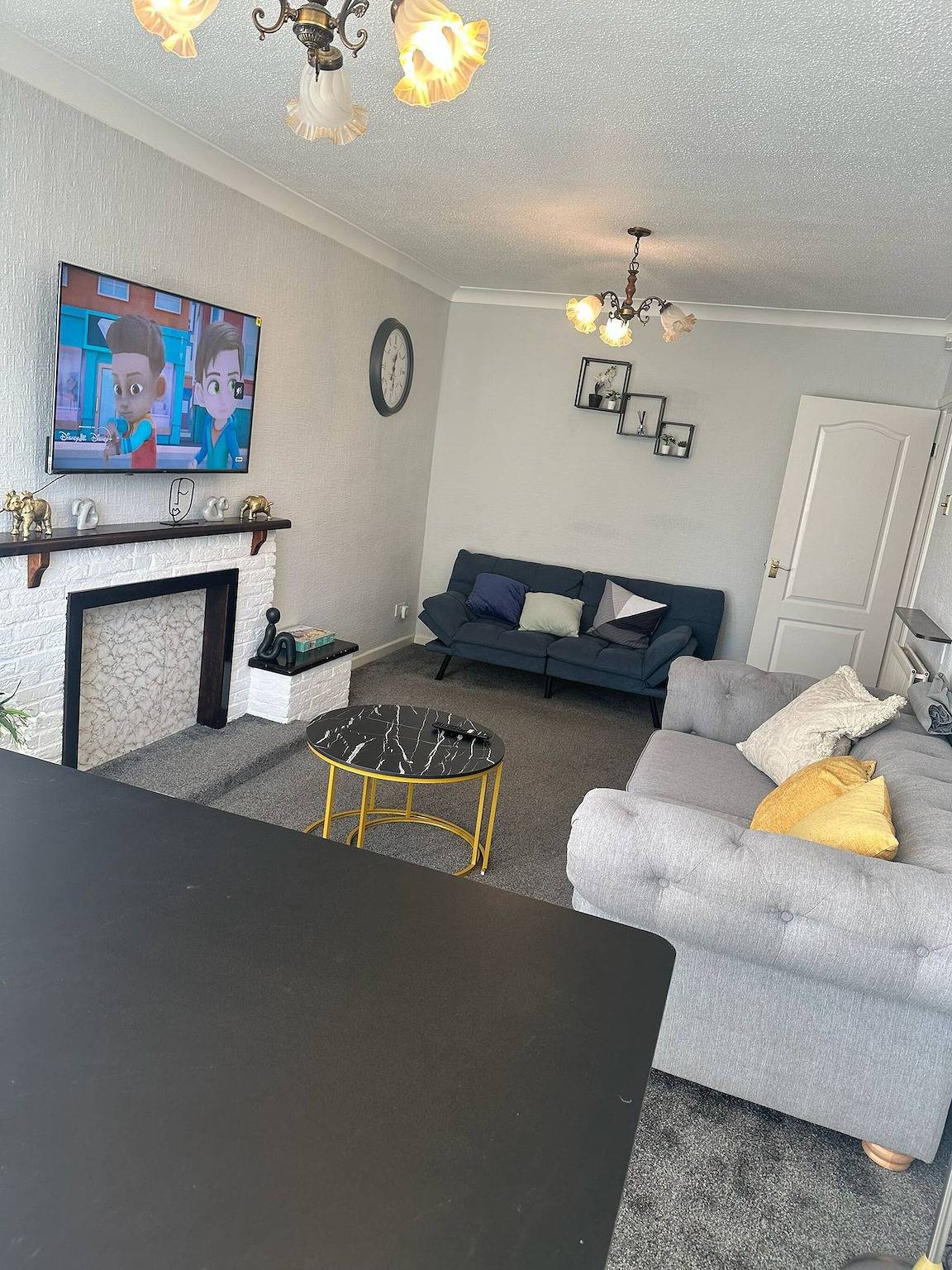 Entire apartment, 4-Bed Parking, Fast Wifi, M42 Great for team work in Solihull, Birmingham Area