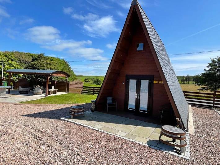 Glamping for 3 people, with view and terrace as well as garden in Aberdeenshire