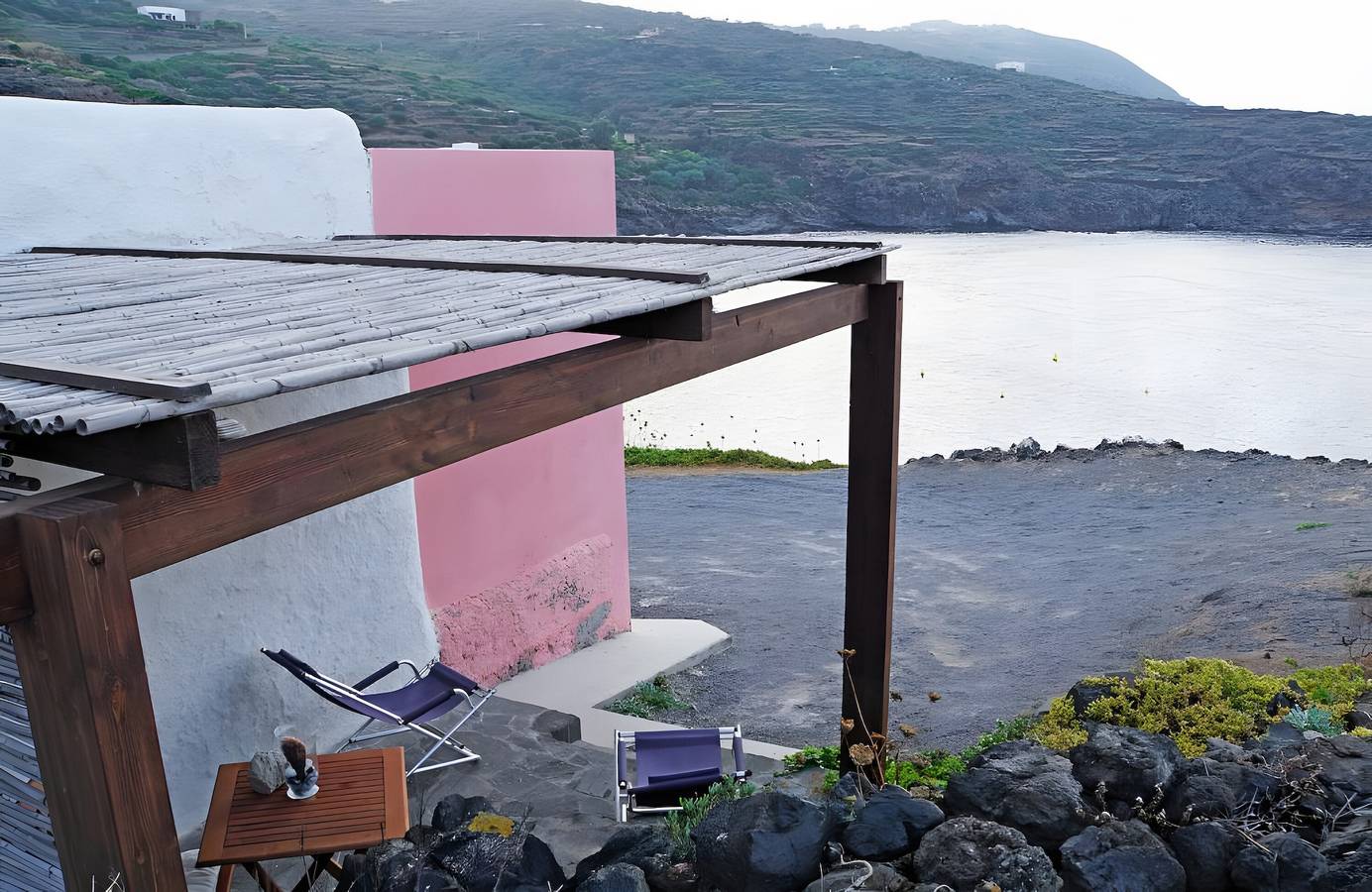 Casa vacanze 'Terra E Mare' con vista mare, terrazza condivisa e aria condizionata in Isola di Pantelleria (Italia), Provincia di Trapani