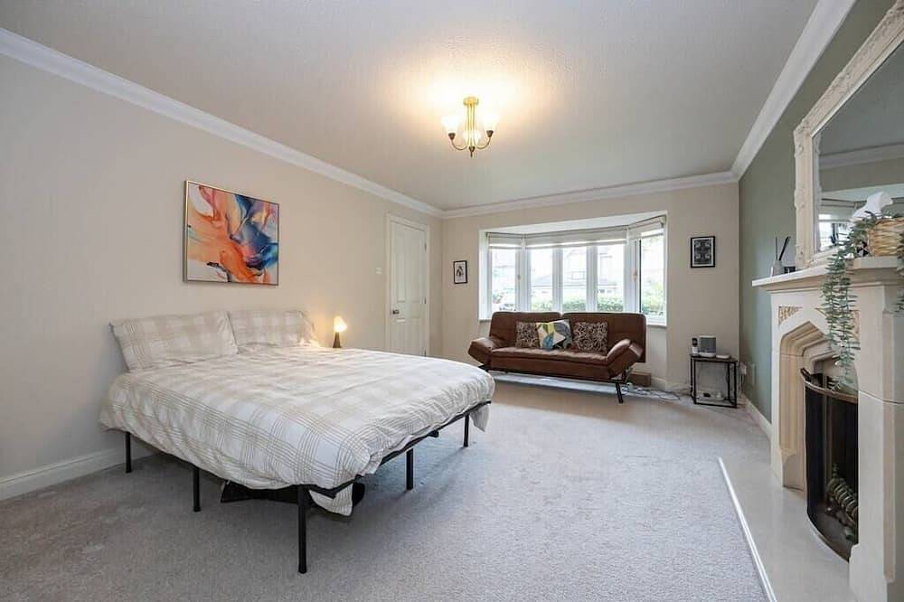 Modern Family Home in South Manchester/Stockport in Stockport, Greater Manchester