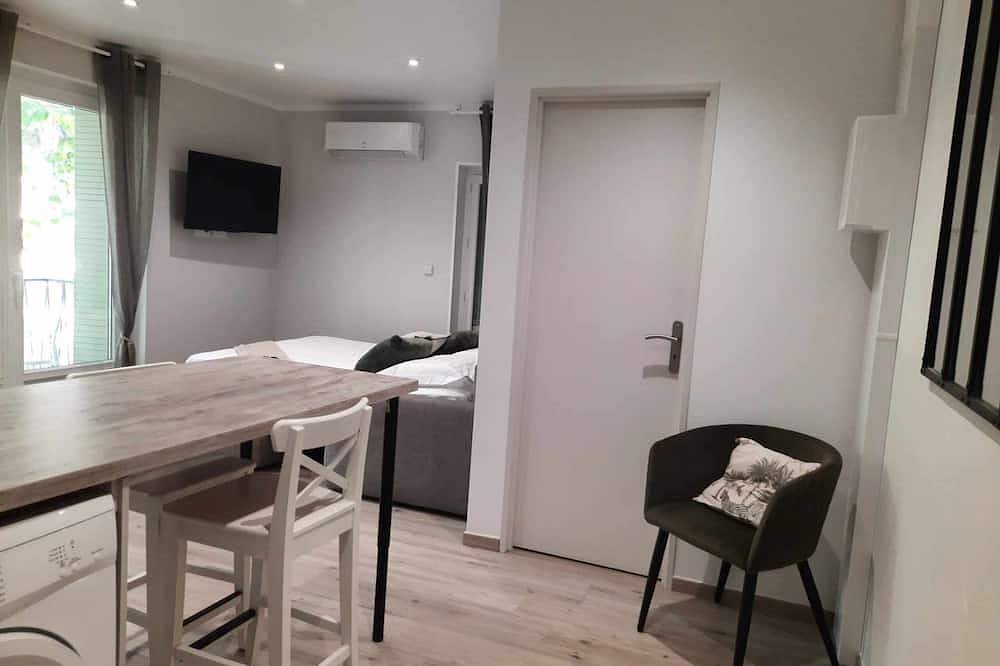 Appartement entier, Appart' Hôtel avec terrasse, Clim, Tv connectée in Tulette, Région de nyons