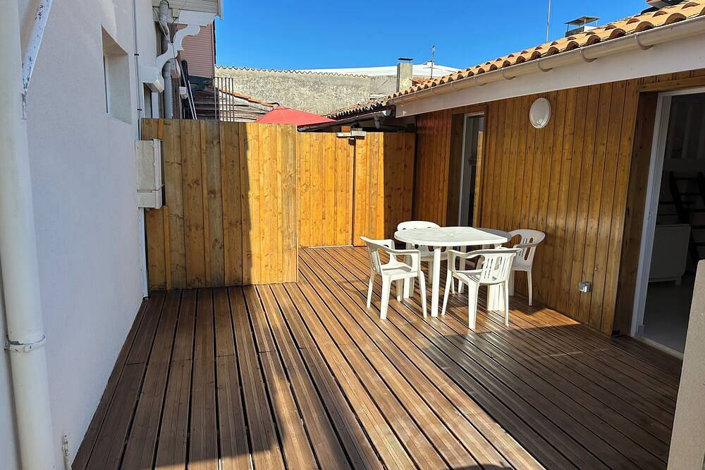 Ganze Wohnung, Studio, very well located 100 m from the beach, Air-conditioned one parking space in Vendays-Montalivet, Lesparre-Médoc und Umgebung