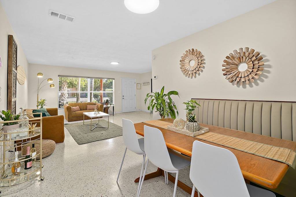 Tropical Oasis - 1 block to beach - close to downtown in Cocoa Beach, Space Coast