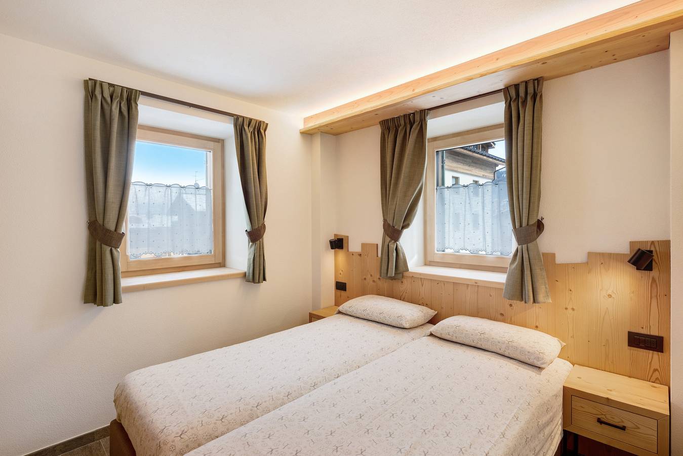 Entire apartment, Apartment "Corolla Rosina's Home" with Mountain View, Balcony & Wi-Fi in Livigno (Town), Livigno