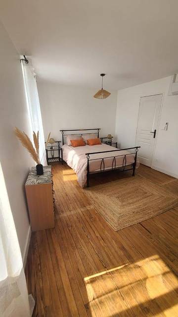 Gîte pour 7 personnes, avec terrasse et jardin à Barbaste