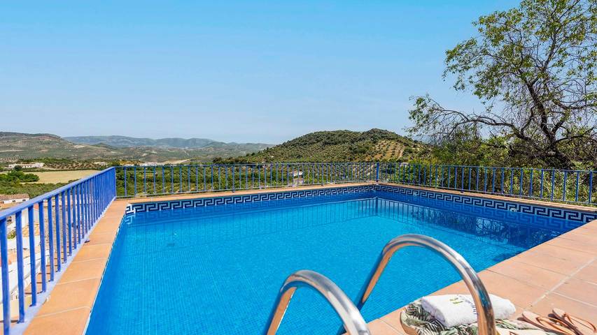 Chalet para 8 personas, con piscina y balcón/terraza, Se admiten mascotas en Parque Natural Sierras Subbéticas - 2