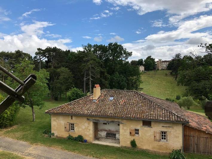 Location de vacances pour 8 personnes, avec terrasse et vue à Montpézat