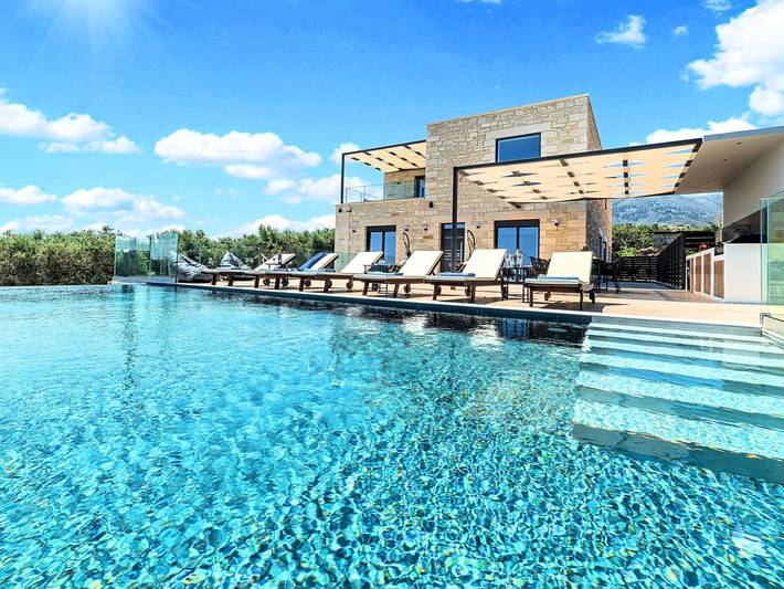 Ferienhaus für 8 Personen, mit Pool und Garten