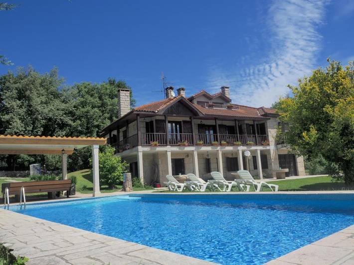 Apartamento para 16 personas, con Balcón y Terraza además de Jardín y Piscina en Allariz