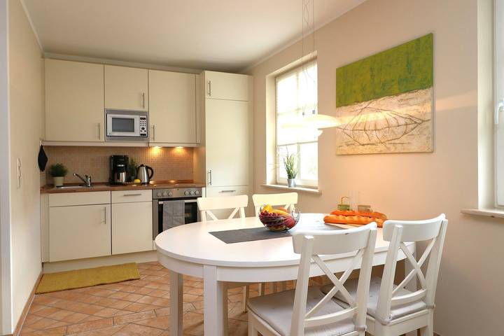 Ganze Wohnung, Ferienwohnung mit Terrasse in zentraler Lage in Wustrow, Fischland