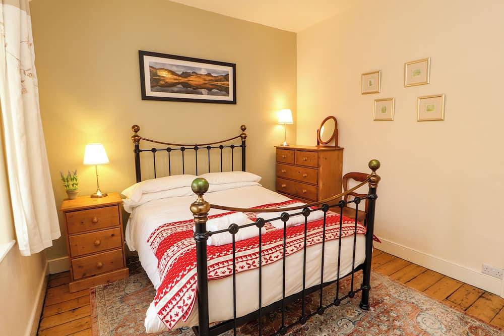 Ednas Cottage, with a garden in Skelwith Bridge in Skelwith Bridge, Lake District