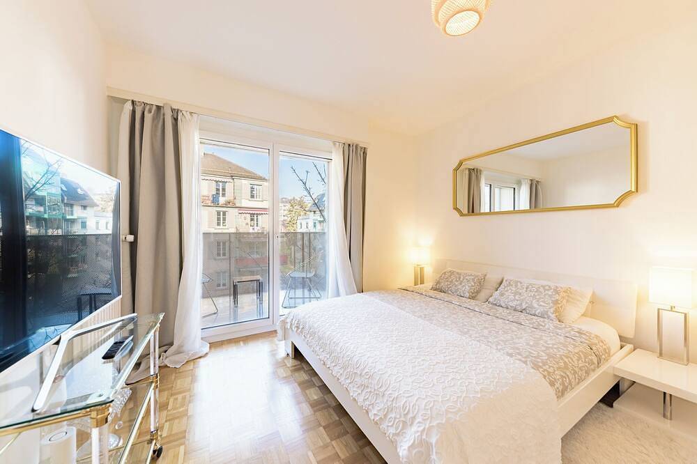 Ganze Wohnung, The stylish Minimalist Lakefront  in Lausanne, Genfer See