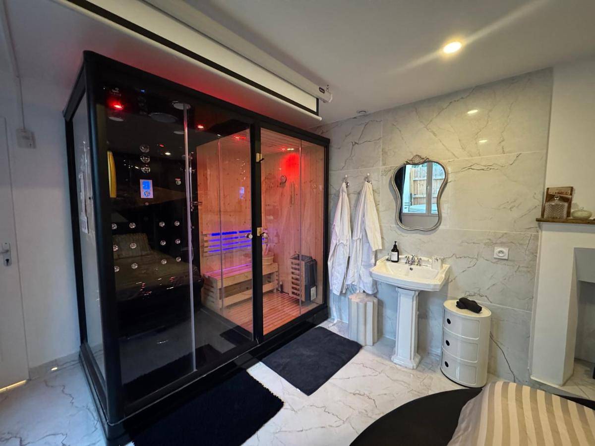 Appartement entier, One-Bedroom Apartment in Saumur, Vallée de la Loire