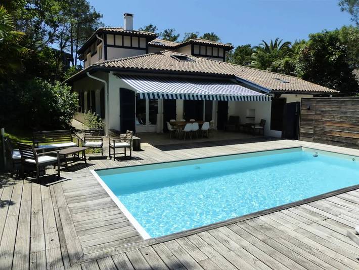 Villa des Acacias con piscina climatizada entre lago y océano. Wifi. in Lago de Hossegor, Hossegor