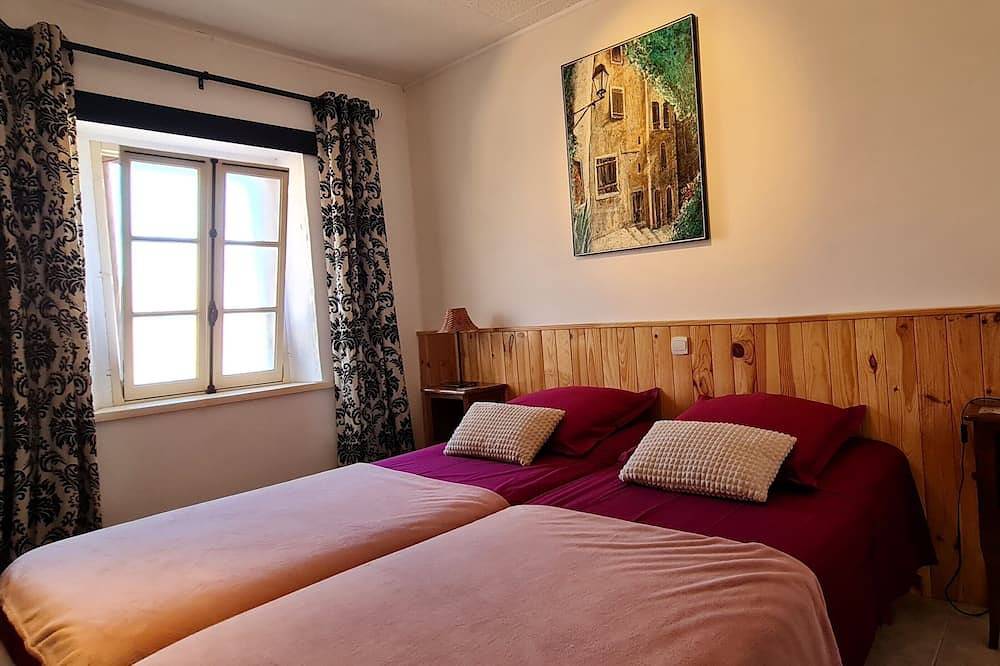 Ganze Wohnung, Die Oustal Delcastèl, Möbliert sehr komfortabel mit großen Südterrasse und Grill in Puichéric, Carcassonne und Umgebung
