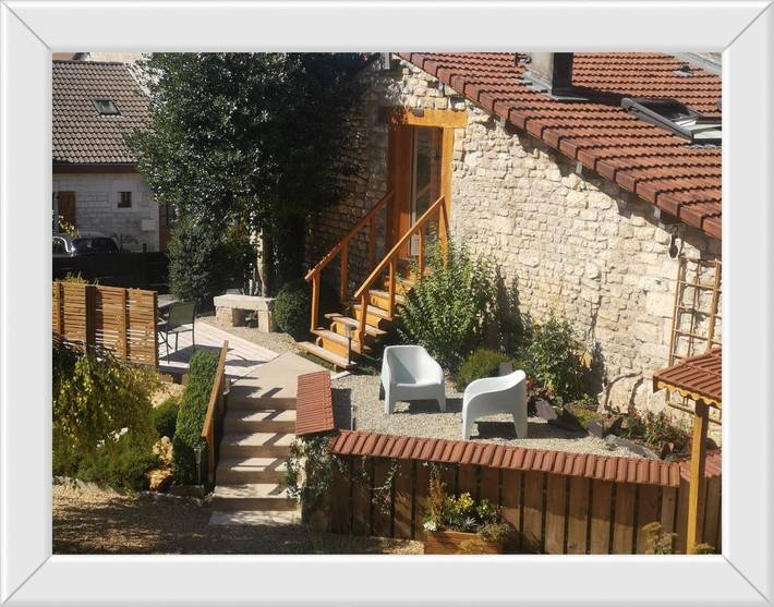 Location de vacances pour 2 personnes, avec Terrasse et Jardin dans Chémery-sur-Bar