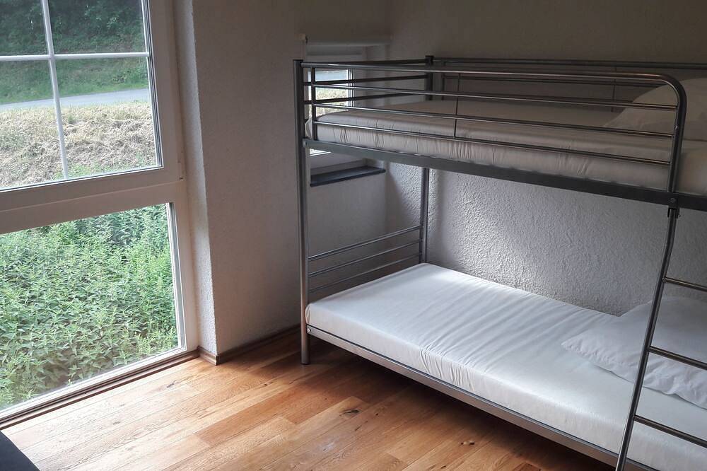 Ferienhaus Quellenhain mit 5 Schlafzimmern, 2 Badezimmer,  3 Terrassen, Garten in Reichshof, Oberbergischer Kreis