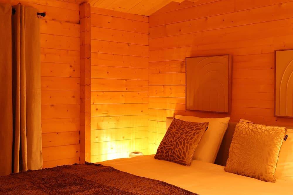 Luxury wooden forest house with study for the perfect workaction in Nationalpark De Groote Peel